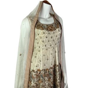 *🚨SOLD* Cream Lengha in Size M (8)